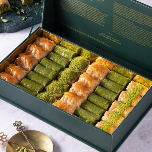 karakoy-gulluoglu-turkish-assorted-baklava-in-special-gift-box-aladdin-715794.jpg